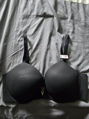 Victoria's Secret Women's Black Pushup Bra 38D